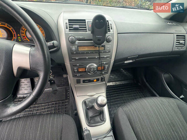 Серый Тойота Королла, объемом двигателя 1.6 л и пробегом 172 тыс. км за 8000 $, фото 8 на Automoto.ua