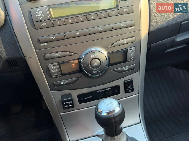Серый Тойота Королла, объемом двигателя 1.6 л и пробегом 169 тыс. км за 6999 $, фото 10 на Automoto.ua