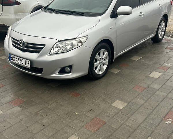 Серый Тойота Королла, объемом двигателя 1.8 л и пробегом 135 тыс. км за 7950 $, фото 1 на Automoto.ua