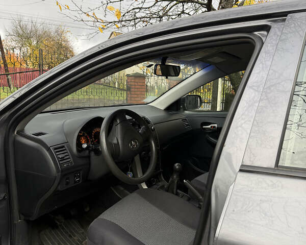 Сірий Тойота Королла, об'ємом двигуна 0.2 л та пробігом 176 тис. км за 7500 $, фото 6 на Automoto.ua