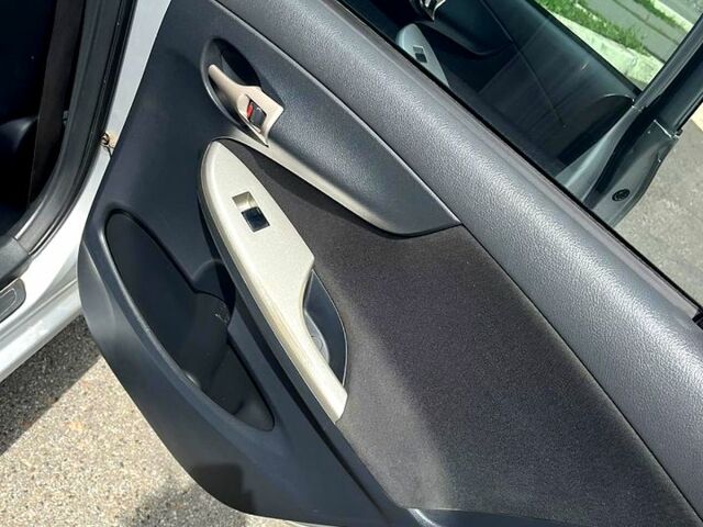 Серый Тойота Королла, объемом двигателя 1.6 л и пробегом 234 тыс. км за 6900 $, фото 3 на Automoto.ua