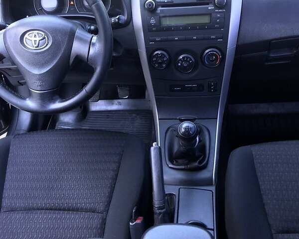 Сірий Тойота Королла, об'ємом двигуна 1.6 л та пробігом 247 тис. км за 6100 $, фото 3 на Automoto.ua