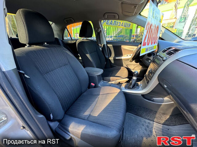 Сірий Тойота Королла, об'ємом двигуна 1.6 л та пробігом 169 тис. км за 7500 $, фото 9 на Automoto.ua