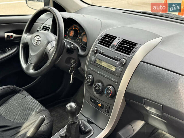 Серый Тойота Королла, объемом двигателя 1.6 л и пробегом 160 тыс. км за 7495 $, фото 9 на Automoto.ua
