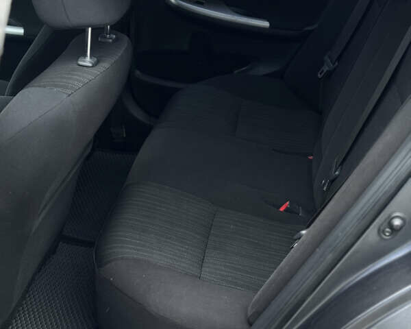 Серый Тойота Королла, объемом двигателя 1.6 л и пробегом 235 тыс. км за 4999 $, фото 12 на Automoto.ua