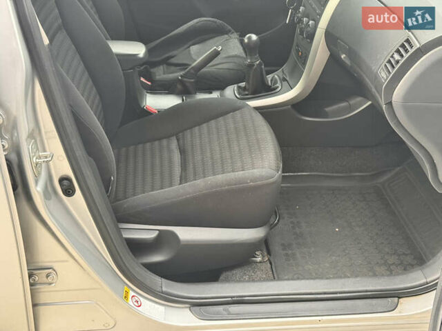 Серый Тойота Королла, объемом двигателя 1.6 л и пробегом 160 тыс. км за 7495 $, фото 8 на Automoto.ua