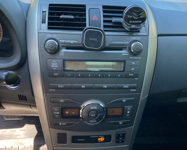 Серый Тойота Королла, объемом двигателя 1.6 л и пробегом 185 тыс. км за 6200 $, фото 6 на Automoto.ua