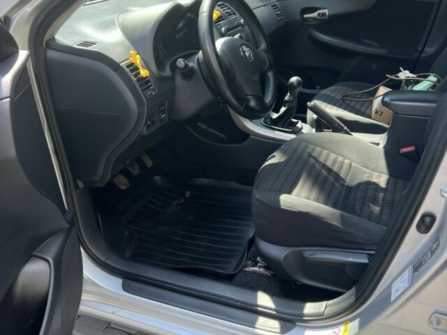 Серый Тойота Королла, объемом двигателя 1.6 л и пробегом 236 тыс. км за 6500 $, фото 4 на Automoto.ua