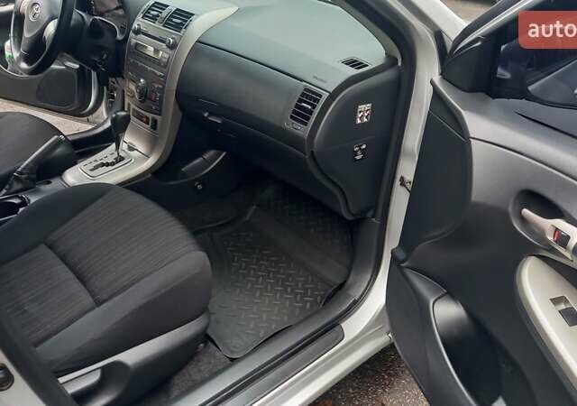 Серый Тойота Королла, объемом двигателя 1.6 л и пробегом 145 тыс. км за 8500 $, фото 22 на Automoto.ua