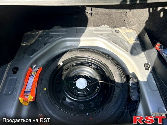 Серый Тойота Королла, объемом двигателя 1.6 л и пробегом 142 тыс. км за 7400 $, фото 4 на Automoto.ua