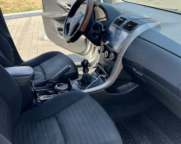 Серый Тойота Королла, объемом двигателя 1.6 л и пробегом 253 тыс. км за 7000 $, фото 10 на Automoto.ua