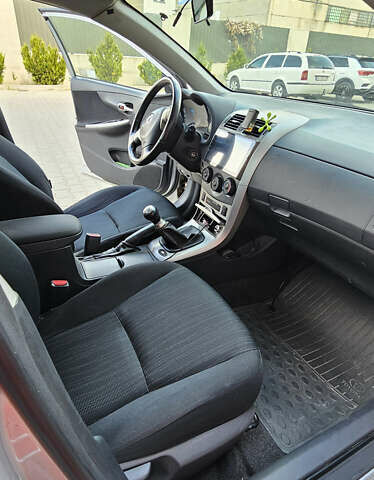 Серый Тойота Королла, объемом двигателя 1.4 л и пробегом 218 тыс. км за 7300 $, фото 6 на Automoto.ua