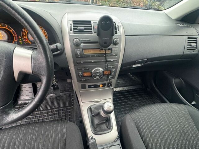 Серый Тойота Королла, объемом двигателя 1.6 л и пробегом 172 тыс. км за 8300 $, фото 8 на Automoto.ua