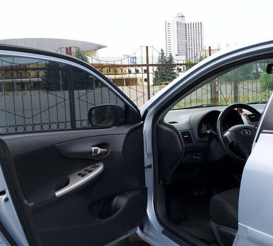 Серый Тойота Королла, объемом двигателя 1.6 л и пробегом 191 тыс. км за 6699 $, фото 13 на Automoto.ua