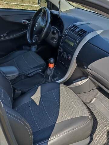 Серый Тойота Королла, объемом двигателя 1.6 л и пробегом 142 тыс. км за 7000 $, фото 3 на Automoto.ua