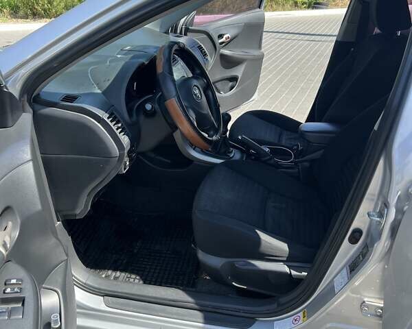 Серый Тойота Королла, объемом двигателя 1.6 л и пробегом 253 тыс. км за 7000 $, фото 5 на Automoto.ua