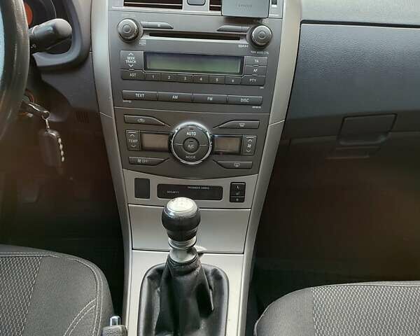 Сірий Тойота Королла, об'ємом двигуна 1.6 л та пробігом 196 тис. км за 8200 $, фото 14 на Automoto.ua