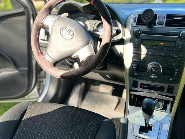 Серый Тойота Королла, объемом двигателя 1.6 л и пробегом 142 тыс. км за 7400 $, фото 2 на Automoto.ua