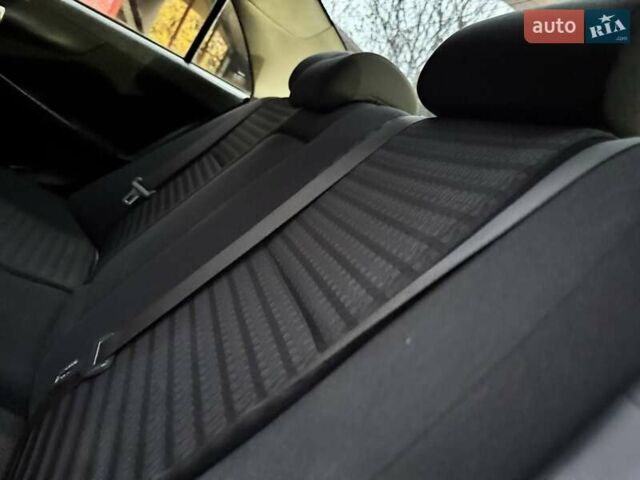 Серый Тойота Королла, объемом двигателя 1.6 л и пробегом 165 тыс. км за 7250 $, фото 26 на Automoto.ua