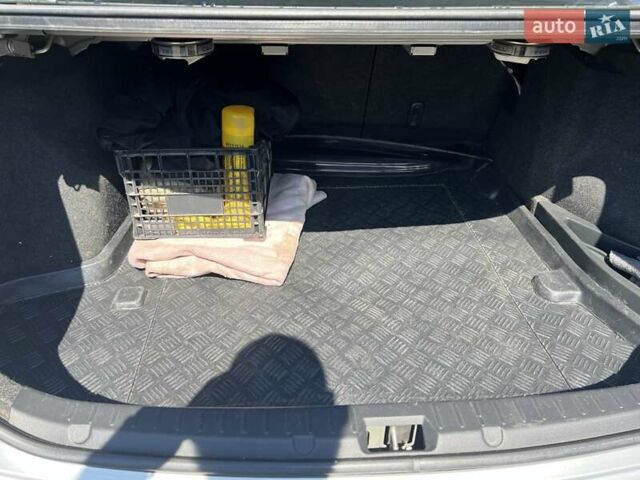 Серый Тойота Королла, объемом двигателя 1.6 л и пробегом 253 тыс. км за 7000 $, фото 7 на Automoto.ua