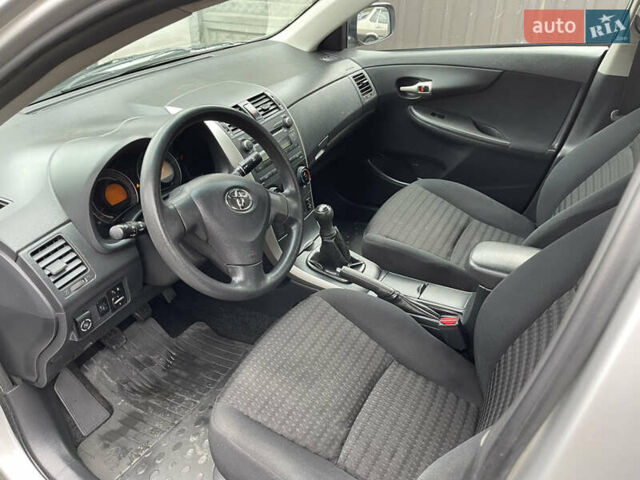 Сірий Тойота Королла, об'ємом двигуна 1.6 л та пробігом 236 тис. км за 3999 $, фото 12 на Automoto.ua