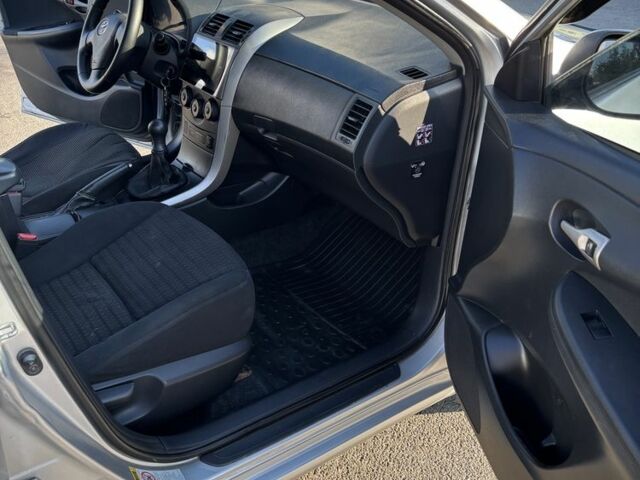 Сірий Тойота Королла, об'ємом двигуна 1.6 л та пробігом 293 тис. км за 5800 $, фото 14 на Automoto.ua