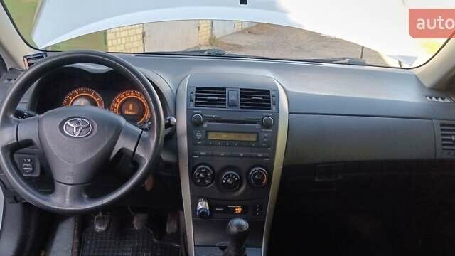 Сірий Тойота Королла, об'ємом двигуна 1.4 л та пробігом 246 тис. км за 6050 $, фото 17 на Automoto.ua