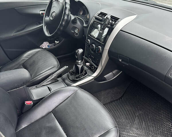 Сірий Тойота Королла, об'ємом двигуна 1.6 л та пробігом 250 тис. км за 6500 $, фото 5 на Automoto.ua