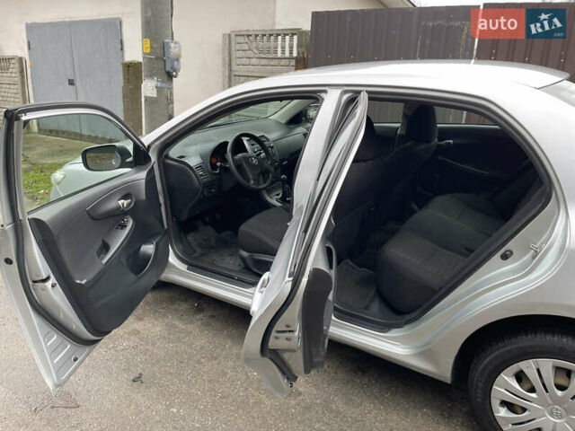 Сірий Тойота Королла, об'ємом двигуна 1.6 л та пробігом 236 тис. км за 3999 $, фото 5 на Automoto.ua