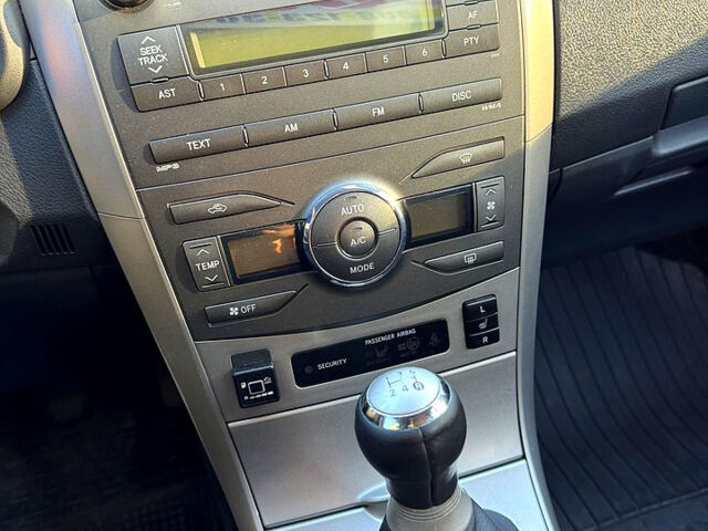 Сірий Тойота Королла, об'ємом двигуна 1.6 л та пробігом 169 тис. км за 7500 $, фото 11 на Automoto.ua