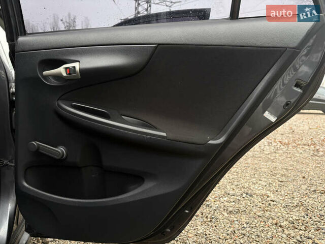 Серый Тойота Королла, объемом двигателя 1.6 л и пробегом 44 тыс. км за 8300 $, фото 17 на Automoto.ua