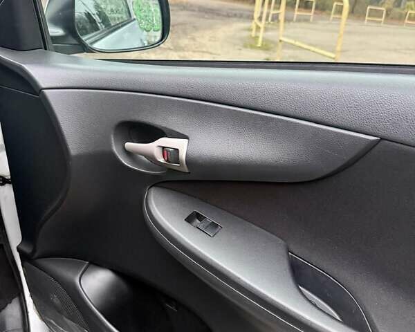 Сірий Тойота Королла, об'ємом двигуна 1.33 л та пробігом 247 тис. км за 7100 $, фото 5 на Automoto.ua