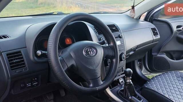 Сірий Тойота Королла, об'ємом двигуна 1.6 л та пробігом 240 тис. км за 7200 $, фото 20 на Automoto.ua