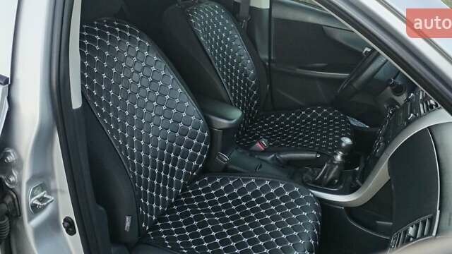 Сірий Тойота Королла, об'ємом двигуна 1.6 л та пробігом 240 тис. км за 7200 $, фото 13 на Automoto.ua