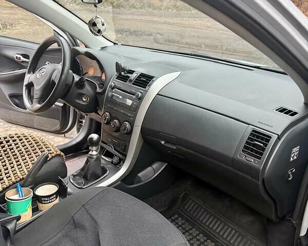 Сірий Тойота Королла, об'ємом двигуна 1.33 л та пробігом 247 тис. км за 7100 $, фото 7 на Automoto.ua