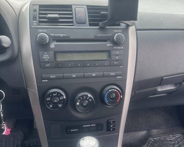 Серый Тойота Королла, объемом двигателя 1.33 л и пробегом 178 тыс. км за 7200 $, фото 11 на Automoto.ua