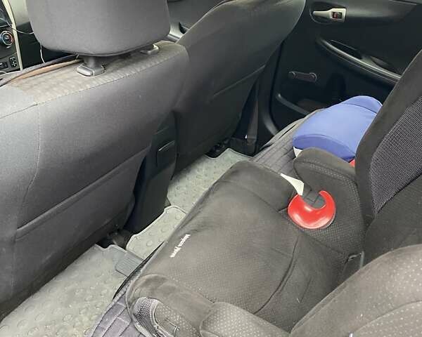 Серый Тойота Королла, объемом двигателя 1.3 л и пробегом 130 тыс. км за 6600 $, фото 4 на Automoto.ua