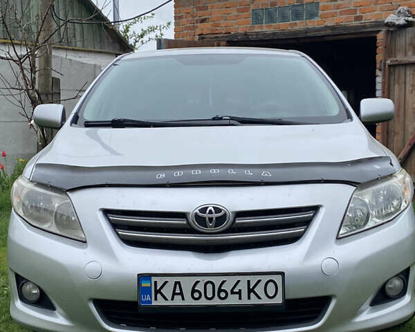 Сірий Тойота Королла, об'ємом двигуна 2 л та пробігом 195 тис. км за 7900 $, фото 1 на Automoto.ua