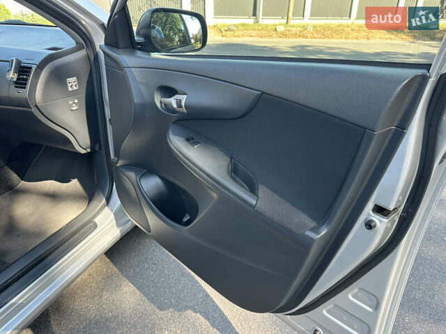 Серый Тойота Королла, объемом двигателя 1.4 л и пробегом 237 тыс. км за 6999 $, фото 30 на Automoto.ua