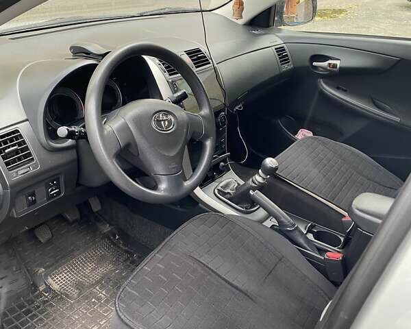 Серый Тойота Королла, объемом двигателя 1.3 л и пробегом 130 тыс. км за 6600 $, фото 3 на Automoto.ua