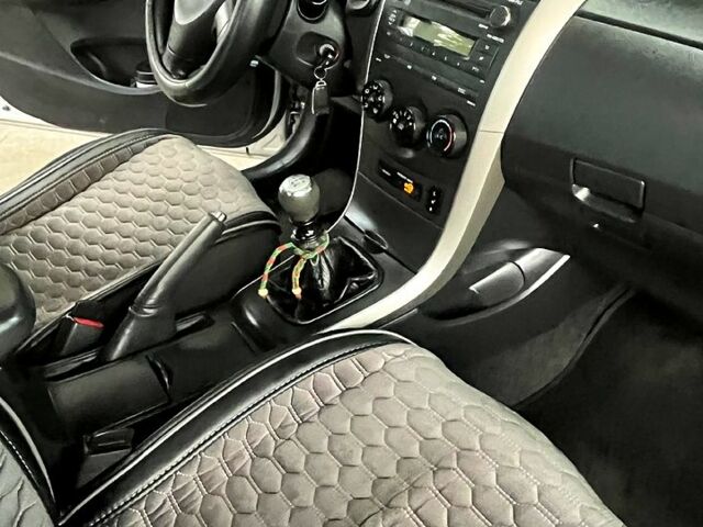 Серый Тойота Королла, объемом двигателя 1.3 л и пробегом 176 тыс. км за 7500 $, фото 2 на Automoto.ua