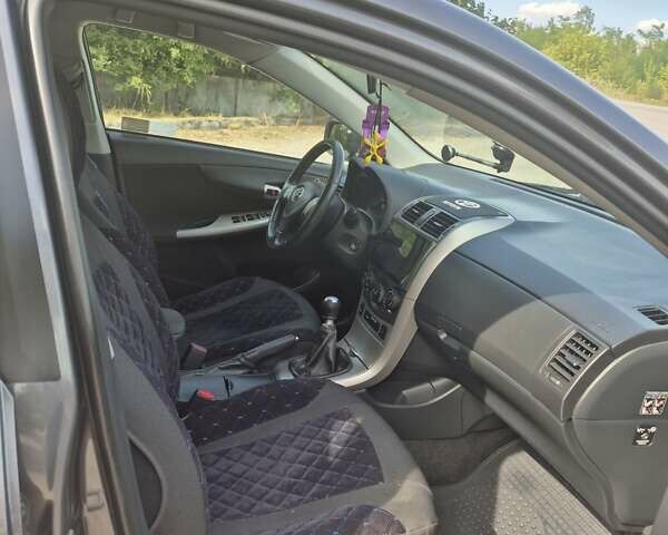 Серый Тойота Королла, объемом двигателя 1.36 л и пробегом 202 тыс. км за 8200 $, фото 7 на Automoto.ua