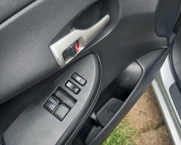 Сірий Тойота Королла, об'ємом двигуна 1.3 л та пробігом 225 тис. км за 7150 $, фото 7 на Automoto.ua