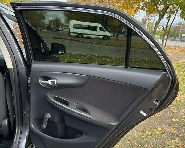 Сірий Тойота Королла, об'ємом двигуна 1.3 л та пробігом 253 тис. км за 7500 $, фото 18 на Automoto.ua