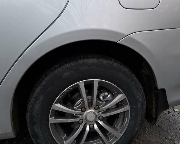 Серый Тойота Королла, объемом двигателя 1.3 л и пробегом 286 тыс. км за 5999 $, фото 2 на Automoto.ua