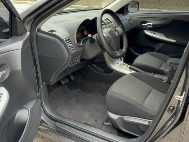 Серый Тойота Королла, объемом двигателя 1.6 л и пробегом 83 тыс. км за 10700 $, фото 6 на Automoto.ua