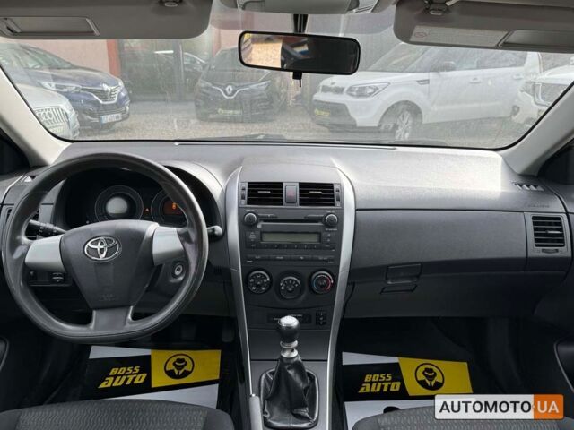 Серый Тойота Королла, объемом двигателя 1.3 л и пробегом 95 тыс. км за 9200 $, фото 16 на Automoto.ua