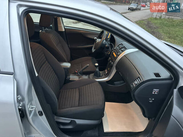 Серый Тойота Королла, объемом двигателя 1.33 л и пробегом 154 тыс. км за 7800 $, фото 10 на Automoto.ua