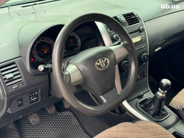 Сірий Тойота Королла, об'ємом двигуна 1.3 л та пробігом 137 тис. км за 7490 $, фото 13 на Automoto.ua