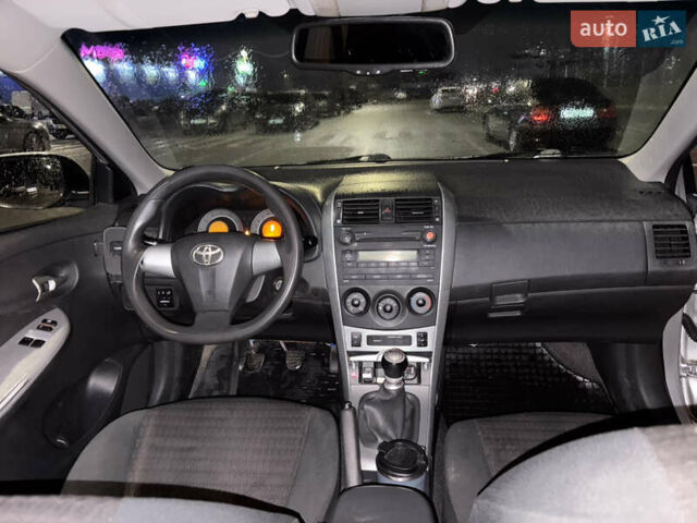 Сірий Тойота Королла, об'ємом двигуна 1.3 л та пробігом 204 тис. км за 7500 $, фото 8 на Automoto.ua